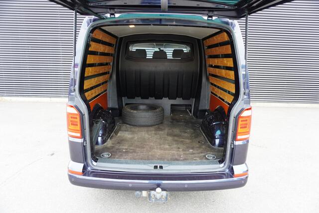 Volkswagen TRANSPORTER 204pk Automaat L2H1 Dubbele cabine LED Apple carplay Trekhaak Navigatie ACC Cruise control Parkeersensoren