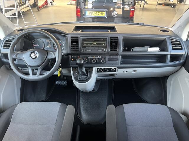 Volkswagen TRANSPORTER Kombi 2.0 TDI L1H1 BTW EN BPM VRIJ!! Euro 6 Airco Cruise controle 8-Persoons Automaat Parkeersensoren voor en achter Telefoonverbinding Ex overheid! 1e eigenaar Personenbus Groepsvervoer Taxi Combi Tourer