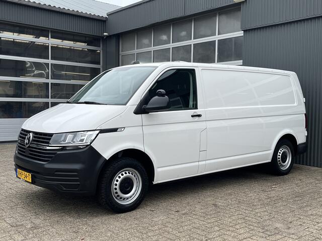 Volkswagen TRANSPORTER 2.0 TDI L2H1 Sortimo Kastinrichting Trekhaak 2200kg trekgewicht Airco Cruise controle Telefoonverbinding Apple carplay Euro 6