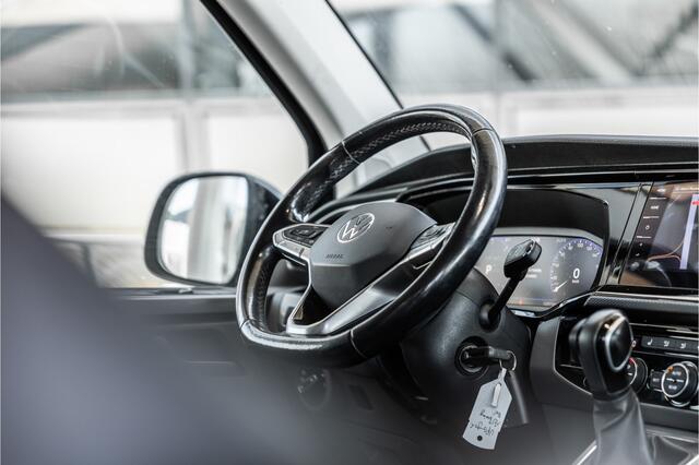 Volkswagen TRANSPORTER 2.0 TDI L2H1 DC Caravelle | LeightonVans Bodykit | ACC | Bi-Xenon | Elek deuren | Lederen bekleding | Camera | CarPlay | Navigatie | Trekhaak | Nieuwe APK