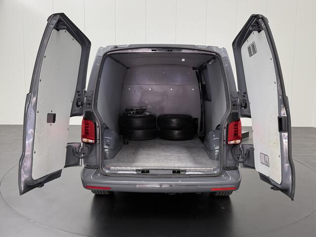 Volkswagen TRANSPORTER 2.0TDi 150PK Business | Achterdeuren | Navigatie | Camera | Airco | 3-Zits | Cruise