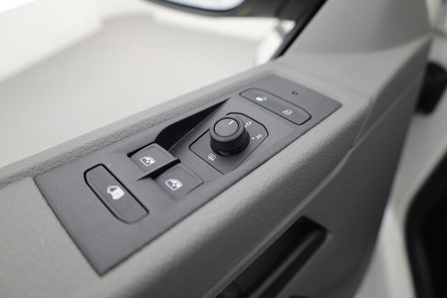 Volkswagen TRANSPORTER 2.0 TDI - 150pk | 4Motion | 4WD | Cruise | Apple Carplay | Trekhaak | L1 | 9.900km!