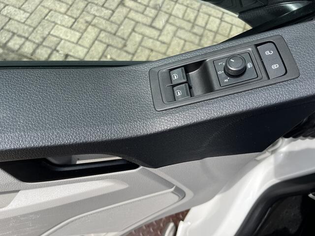 Volkswagen TRANSPORTER Kombi 2.0 TDI Airco Cruise control Navigatie Trekhaak 2500kg trekgewicht Euro 6 Isofix