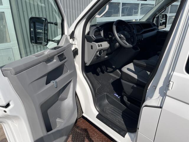 Volkswagen TRANSPORTER 2.0 TDI L2H1 DC 30 Dubbele cabine open laadbak Airco Cruise controle trekhaak 2500kg trekgewicht Telefoonverbinding