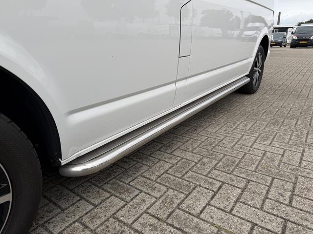 Volkswagen TRANSPORTER 2.0 TDI 150pk DSG automaat L2H1 DC 5 persoons Highline / vaste prijs rijklaar ¤ 32.950 ex btw / lease vanaf ¤ 538 / leer / cruise / airco / trekhaak 2500 kg / navigatie / euro 6 / bpm vrij !