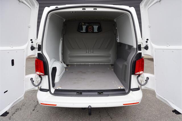 Volkswagen TRANSPORTER 150 PK Automaat Dubbele Cabine ACC Apple Carplay Standkachel Stoelverwarming Trekhaak