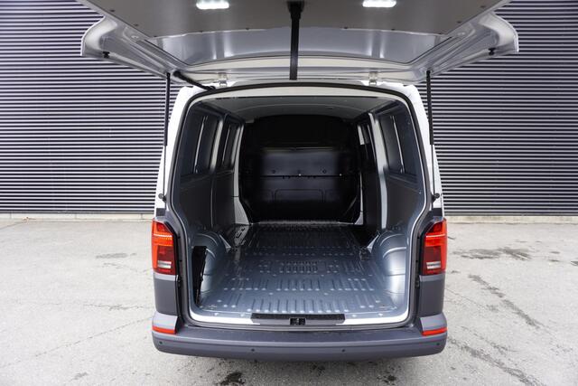 Volkswagen TRANSPORTER 32 150 PK Automaat L2H1 ACC App Connect Camera Stoel- en voorruitverwarming