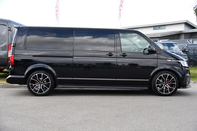 Volkswagen TRANSPORTER 2.0 TDI L2H1 30 DC Bulli Black Edition Adaptieve Cruise, Virtual, Camera, Carplay, Stoelverwarming, LED, 2 x Schuifdeur, Automaat, Trekhaak, Sensoren, Uniek!