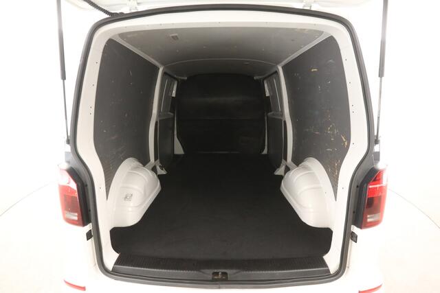 Volkswagen TRANSPORTER 2.0 TDI L2H1 150PK | Automaat | Airco | Camera | Cruise | 3 Zits | 2xSchuifdeur | Trekhaak | Carplay
