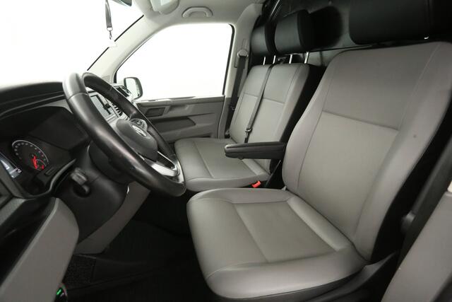 Volkswagen TRANSPORTER 2.0 TDI L2H1 150PK | Automaat | Airco | Camera | Cruise | 3 Zits | 2xSchuifdeur | Trekhaak | Carplay