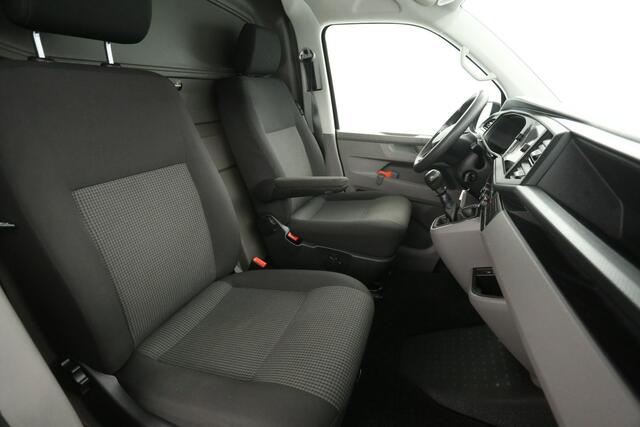 Volkswagen TRANSPORTER 2.0 TDI L1H1 | Airco | Cruise | Carplay | Trekhaak | Navi