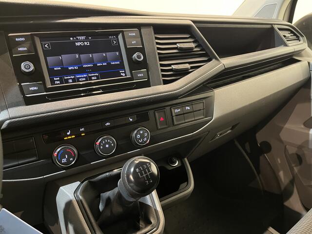 Volkswagen TRANSPORTER 2.0 TDI L2H1 / Euro 6 / Schuifdeur L + R / Airco / CarPlay / Cruise Control / Camera / Trekhaak / 3-Zits / 64.300 KM !!