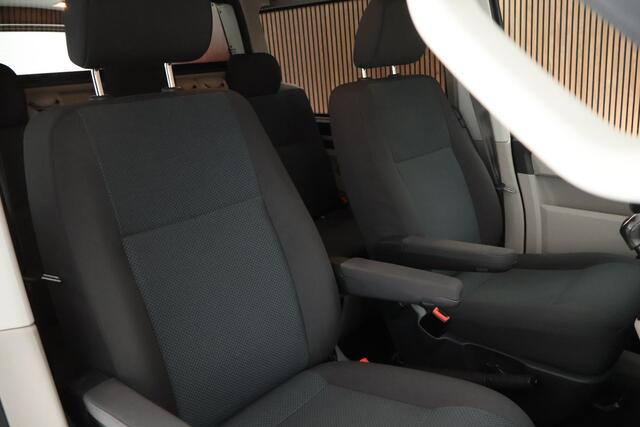 Volkswagen TRANSPORTER 2.0 TDI 150pk H6 DC L1H1 Highline MARGE ! LED Parkeersensoren ACC Navigatie