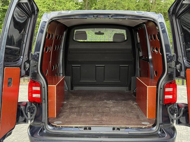 Volkswagen TRANSPORTER 2.0 TDI L1H2 Highline Sport edition | trekhaak | ACC