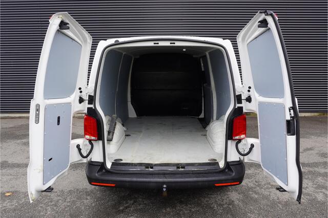 Volkswagen TRANSPORTER 30 110pk L2H1 Trekhaak Apple carplay Camera ACC Cruise control Stoelverwarming 3-Zits