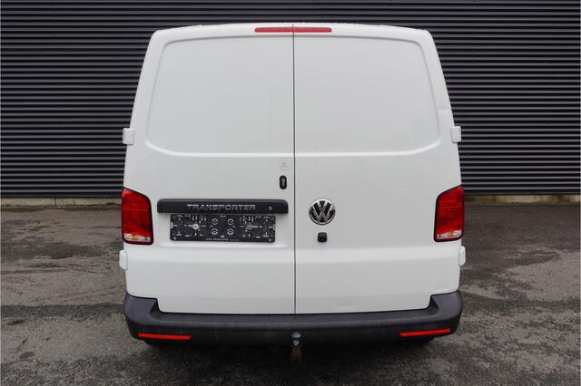 Volkswagen TRANSPORTER 30 110pk L2H1 Trekhaak Apple carplay Camera ACC Cruise control Stoelverwarming 3-Zits