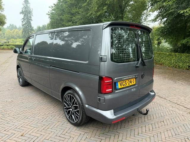 Volkswagen TRANSPORTER 2.0TDI 150pk L2h1 28 Highline/Virtdash/20Inch/dubbele schuifdeuren/Trekhaak/Full Led/Camera