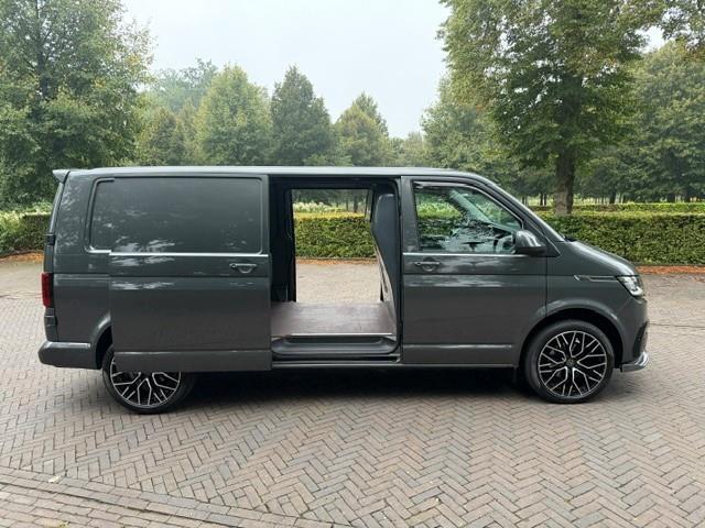 Volkswagen TRANSPORTER 2.0TDI 150pk L2h1 28 Highline/Virtdash/20Inch/dubbele schuifdeuren/Trekhaak/Full Led/Camera