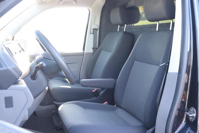 Volkswagen TRANSPORTER 2.0 TDI L2H1 110PK, App Connect, Cruise Control, Trekhaak, Airco,