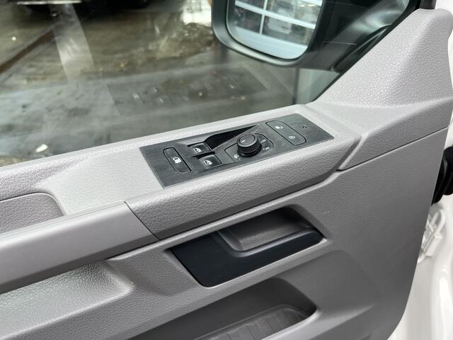 Volkswagen TRANSPORTER 2.0 TDI L2H1 150pk dubbele schuifdeur Airco Cruise controle Imperiaal Trekhaak 2500kg trekgewicht Telefoonverbinding Standkachel 3-Persoons Euro 6
