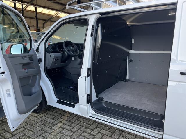 Volkswagen TRANSPORTER 2.0 TDI L2H1 150pk dubbele schuifdeur Airco Cruise controle Imperiaal Trekhaak 2500kg trekgewicht Telefoonverbinding Standkachel 3-Persoons Euro 6