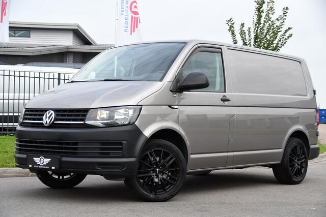 Volkswagen TRANSPORTER 2.0 TDI L1H1 PB Edition Camera, Airco, Trekhaak, Multimedia, 85pk, Radio, Uniek!