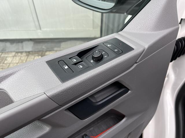 Volkswagen TRANSPORTER 2.0 TDI L2H1 150pk dubbele schuifdeur Airco Cruise controle Imperiaal Trekhaak 2500kg trekgewicht Telefoonverbinding Standkachel 3-Persoons Euro 6