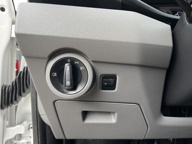 Volkswagen TRANSPORTER 2.0 TDI L2H1 150pk dubbele schuifdeur Airco Cruise controle Imperiaal Trekhaak 2500kg trekgewicht Telefoonverbinding Standkachel 3-Persoons Euro 6
