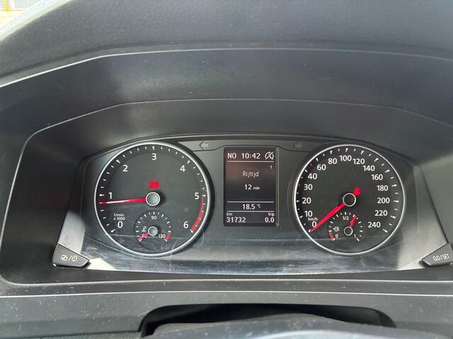 Volkswagen TRANSPORTER 2.0 TDI 102PK L2H1 Comfortline navi / 17" lm-velgen / trekhaak / pdc achter / dichte deuren / aluca laden / etc