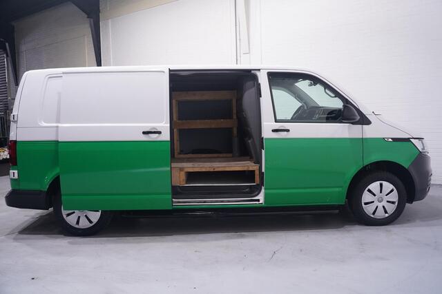 Volkswagen TRANSPORTER 2.0 TDI 110 pk L2H1 Airco, Two Tone Groen / Wit Cruise Control, Trekhaak 2.200 kg, 2-Zits