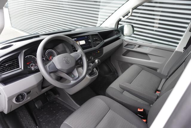Volkswagen TRANSPORTER 150pk L2H1 Apple Carplay Parkeersensoren Navigatie Achterdeuren Cruise control 3-Zits