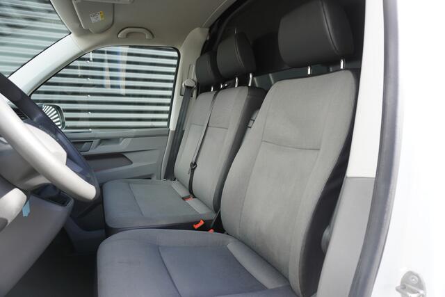 Volkswagen TRANSPORTER L2H1 110pk L2H1 Camera Apple Carplay Airco Cruise control 3-zits