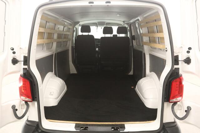 Volkswagen TRANSPORTER 2.0 TDI L1H1 140PK | Airco | Cruise | 3 Zits | Carplay | Trekhaak | Parkeersens.