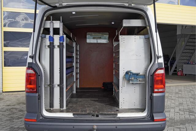 Volkswagen TRANSPORTER 2.0 TDI L2H1 Comfortline BJ2018 Pdc | Trekhaak | Airco | Cruise control | Extra getint glas | Tussenschot+Raam | Zijdeur | Achterklep+Raam | Imperiaal