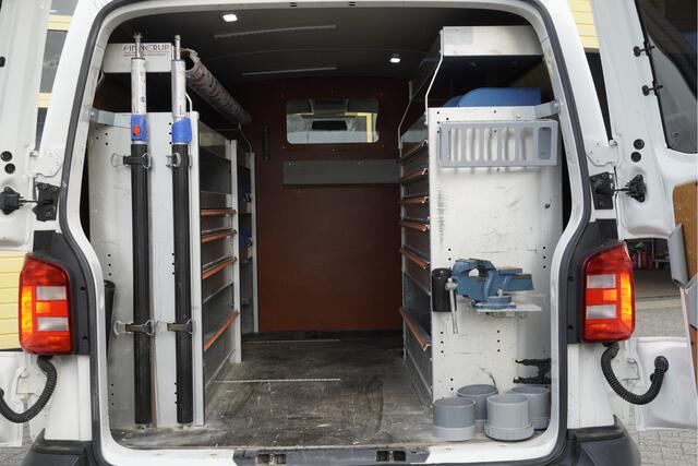 Volkswagen TRANSPORTER 2.0 TDI L2H1 Comfortline BJ2018 Pdc | Trekhaak | Airco | Cruise control | Extra getint glas | Tussenschot+Raam | Zijdeur | Achterdeuren+Raam | Imperiaal