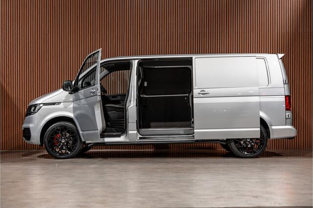 Volkswagen TRANSPORTER T6.1 2.0 TDI 150 PK L2H1 DSG | L+R Schuifdeur | ACC | CarPlay | Trekhaak | MF Stuur | 3-Zitter | DAB | Nieuwe APK