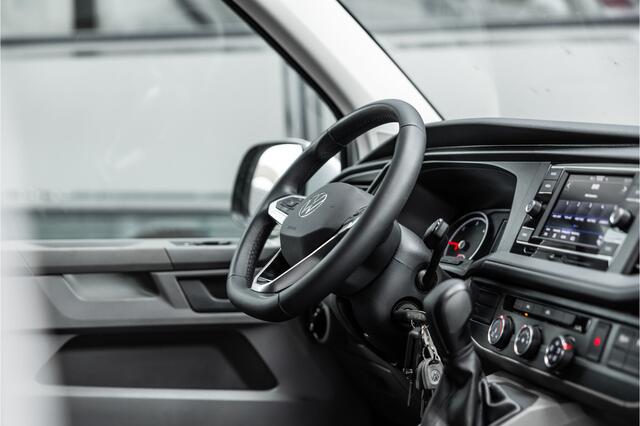 Volkswagen TRANSPORTER T6.1 2.0 TDI 150 PK L2H1 DSG | L+R Schuifdeur | ACC | CarPlay | Trekhaak | MF Stuur | 3-Zitter | DAB | Nieuwe APK