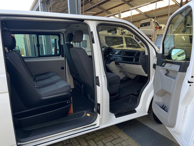 Volkswagen TRANSPORTER 2.0 TDI L2H1 DC 150pk BTW VRIJ!! 2x schuifdeur Airco Cruise controle Telefoonverbinding Trekhaak 2500kg trekgewicht Euro 6 DC 1e eigenaar Dealer onderhouden Ex overheid