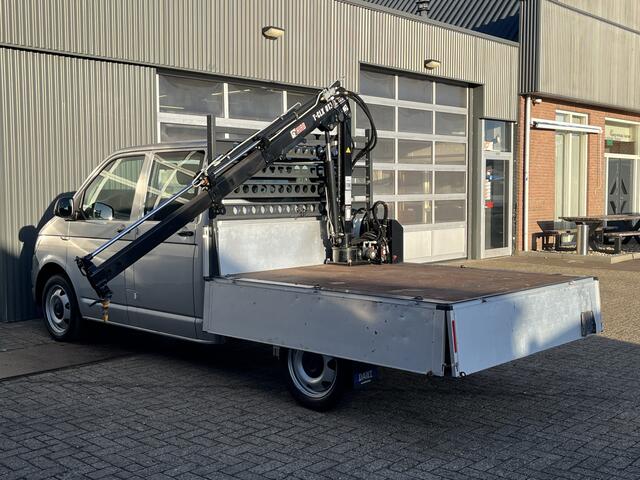 Volkswagen TRANSPORTER 2.0 TDI L2H1 DC Openlaadbak Pick-up Hiab laadkraan 013-T Airco Cruise controle Telefoonverbinding Navigatiesysteem 6-Persoons Euro 6 P-up