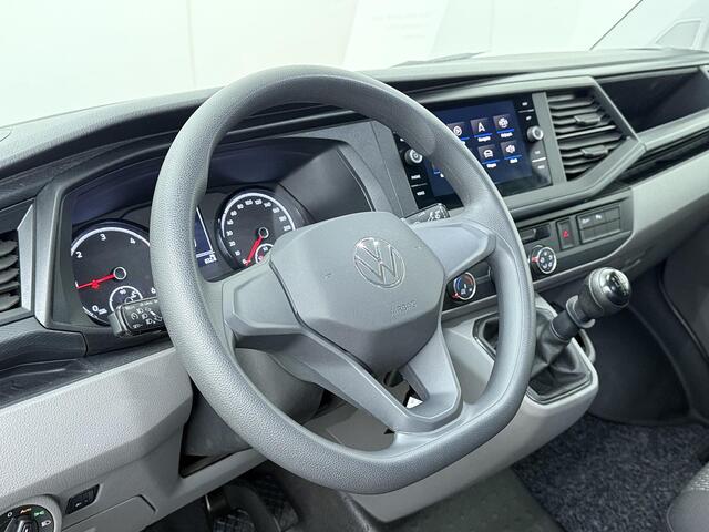 Volkswagen TRANSPORTER 2.0 TDI L2H1 30 DC Highline | 110 pk | Trekhaak | Airco | Cruise control | Navigatiesysteem | Parkeersensoren | Apple Carplay / Android Auto |