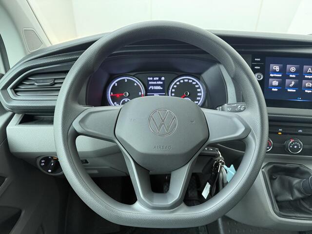Volkswagen TRANSPORTER 2.0 TDI L2H1 30 DC Highline | 110 pk | Trekhaak | Airco | Cruise control | Navigatiesysteem | Parkeersensoren | Apple Carplay / Android Auto |