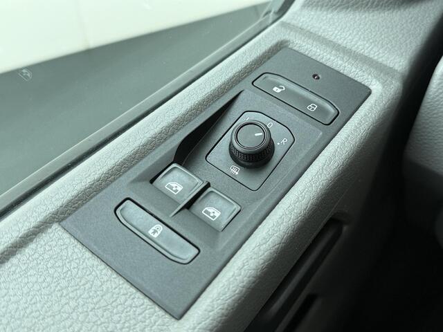 Volkswagen TRANSPORTER 2.0 TDI L2H1 30 DC Highline | 110 pk | Trekhaak | Airco | Cruise control | Navigatiesysteem | Parkeersensoren | Apple Carplay / Android Auto |