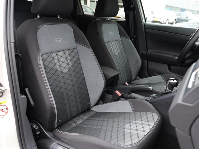 Volkswagen Taigo 1.5 TSI R-Line 150pk Automaat | LED Matrix IQ | Navigatie | Climate control | Stoelverwarming | Cruise control