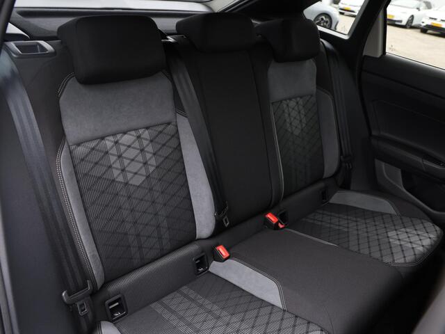 Volkswagen Taigo 1.5 TSI R-Line 150pk Automaat | LED Matrix IQ | Navigatie | Climate control | Stoelverwarming | Cruise control