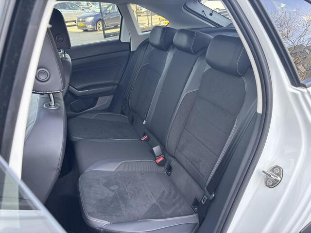 Volkswagen Taigo 1.0 TSI R-Line Business Trekhaak / Panoramadak / Navigatie