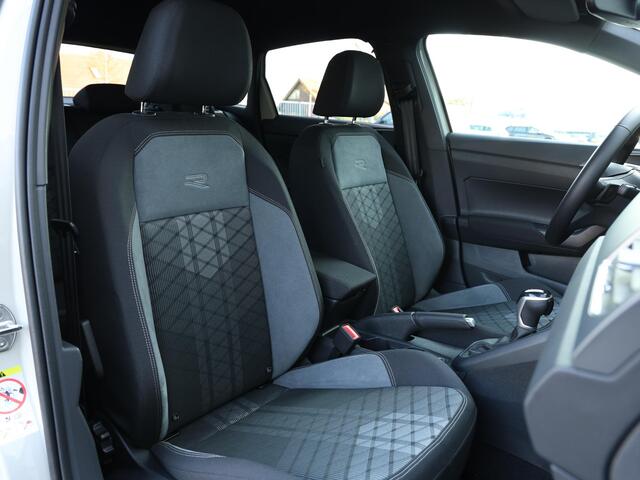 Volkswagen Taigo 1.5 TSI R-Line Business 150pk DSG | LED Matrix IQ | Navigatie | Climate control | Adaptive Cruise control | Licht en Zicht Pakket | Digital Dashboard | Stoelverwarming | Assistance Pakket