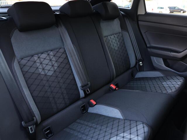 Volkswagen Taigo 1.5 TSI R-Line Business 150pk DSG | LED Matrix IQ | Navigatie | Climate control | Adaptive Cruise control | Licht en Zicht Pakket | Digital Dashboard | Stoelverwarming | Assistance Pakket