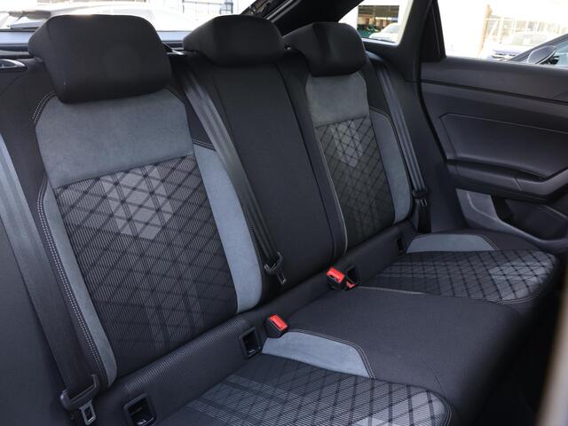 Volkswagen Taigo 1.5 TSI 150PK DSG R-Line | LED Matrix IQ | Stoelverwarming | PDC | Privacy Glass | Navi | App-Connect |