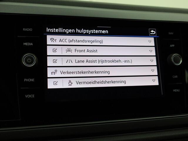 Volkswagen Taigo 1.0TSI/110PK R-Line DSG · Navigatie · Parkeersensoren + Camera · Stoelverwarming · Garantie tot januari 2026