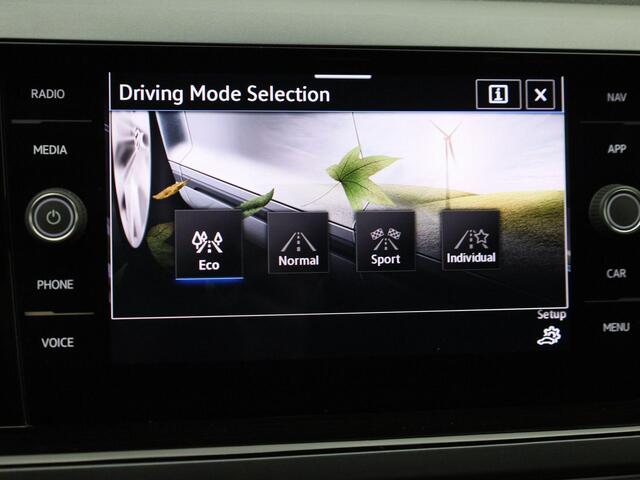Volkswagen Taigo 1.0TSI/110PK R-Line DSG · App connect · Camera + parkeersensoren · Matrix-LED · Garantie tot mei 2026